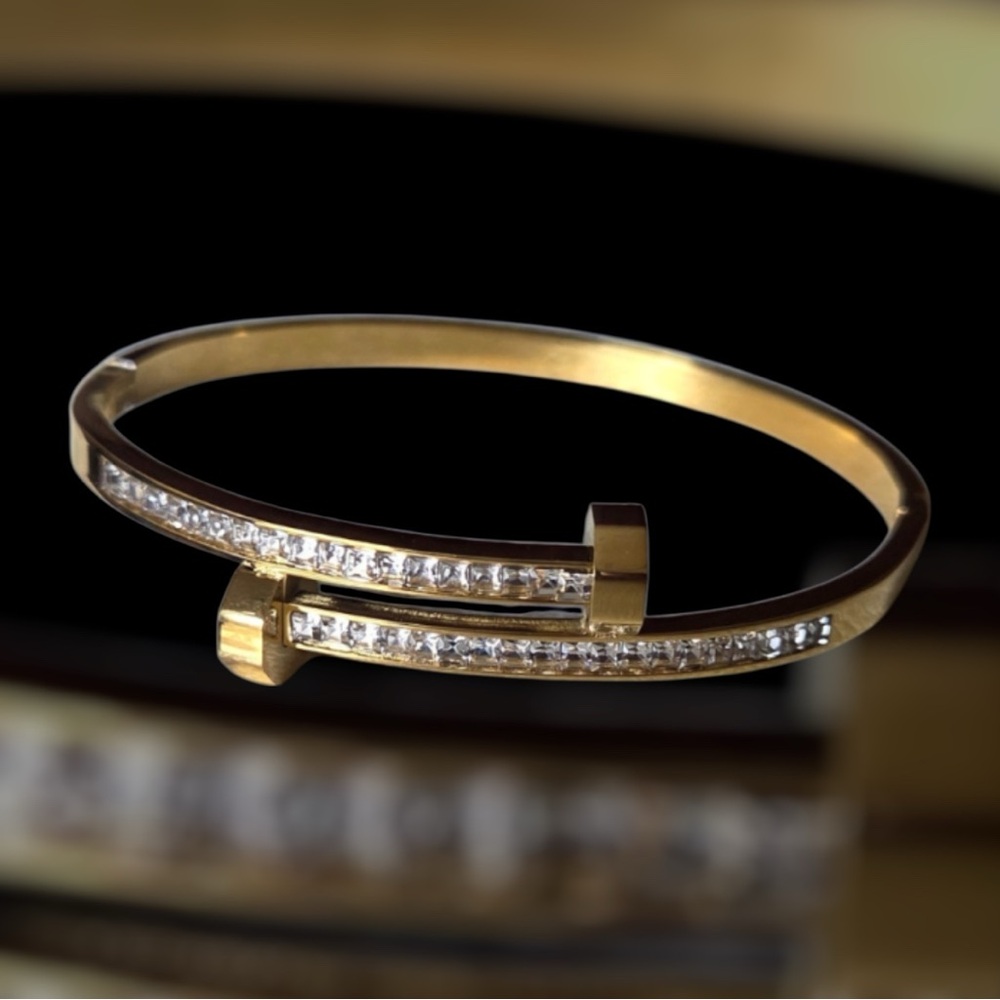 Elegant Gold Knotted Bracelet With Rhinestones